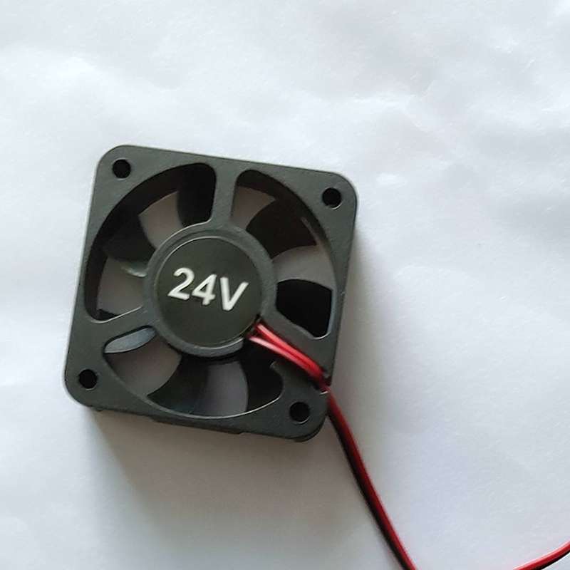 Ventilateur 24V 50x50x10mm avec câble de 20cm pour refroidissement électronique